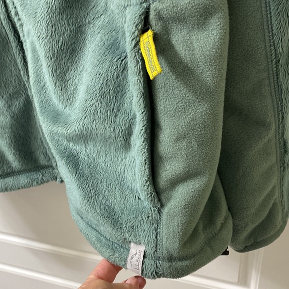 L.L.Bean Women’s Luxe Fleece Jacket size Med Petite Item #: CA505364 sage - Picture 4 of 8